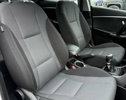 Белый Хендай i30, объемом двигателя 1.58 л и пробегом 220 тыс. км за 10000 $, фото 31 на Automoto.ua