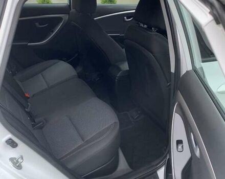 Білий Хендай i30, об'ємом двигуна 1.58 л та пробігом 240 тис. км за 9999 $, фото 7 на Automoto.ua
