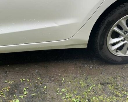 Білий Хендай i30, об'ємом двигуна 1.58 л та пробігом 240 тис. км за 9999 $, фото 6 на Automoto.ua