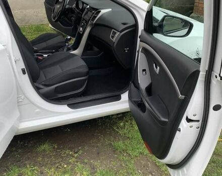 Білий Хендай i30, об'ємом двигуна 1.58 л та пробігом 240 тис. км за 9999 $, фото 2 на Automoto.ua