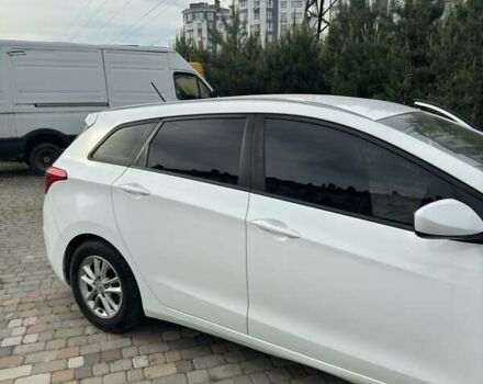 Белый Хендай i30, объемом двигателя 1.6 л и пробегом 284 тыс. км за 7900 $, фото 3 на Automoto.ua