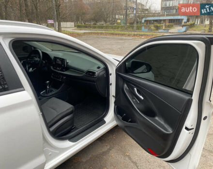 Білий Хендай i30, об'ємом двигуна 1.37 л та пробігом 185 тис. км за 12800 $, фото 10 на Automoto.ua