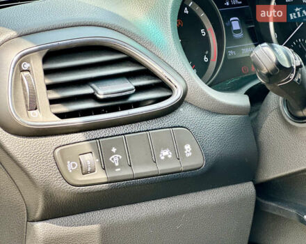 Хендай i30 2017 в Киеве на Automoto.ua Белый Хендай i30, объемом двигателя 1.58 л и пробегом 208 тыс. км за 10200 $, фото 9 на Automoto.ua
