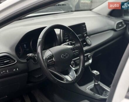 Білий Хендай i30, об'ємом двигуна 1.6 л та пробігом 157 тис. км за 11700 $, фото 14 на Automoto.ua