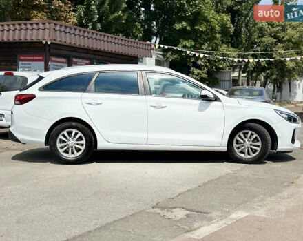 Хендай i30 2017 в Киеве на Automoto.ua Белый Хендай i30, объемом двигателя 1.58 л и пробегом 208 тыс. км за 10200 $, фото 5 на Automoto.ua