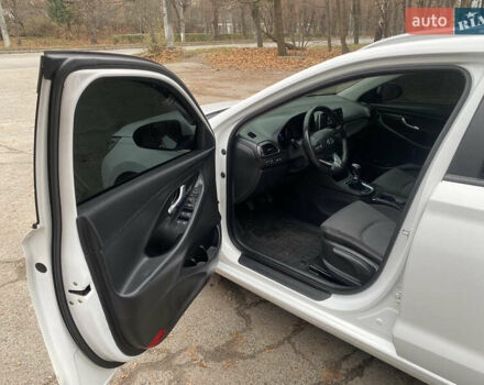 Білий Хендай i30, об'ємом двигуна 1.37 л та пробігом 185 тис. км за 12800 $, фото 9 на Automoto.ua