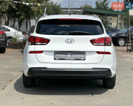Хендай i30 2017 в Киеве на Automoto.ua Белый Хендай i30, объемом двигателя 1.58 л и пробегом 208 тыс. км за 10200 $, фото 3 на Automoto.ua