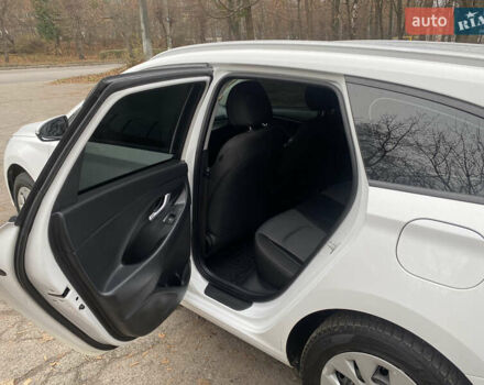 Білий Хендай i30, об'ємом двигуна 1.37 л та пробігом 185 тис. км за 12800 $, фото 11 на Automoto.ua
