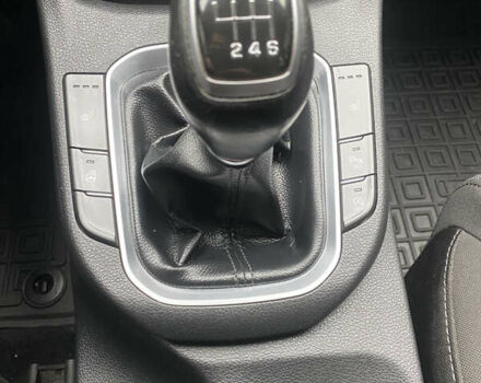 Білий Хендай i30, об'ємом двигуна 1.37 л та пробігом 185 тис. км за 12800 $, фото 16 на Automoto.ua