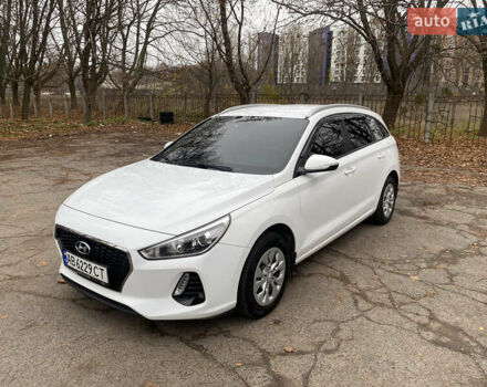 Білий Хендай i30, об'ємом двигуна 1.37 л та пробігом 185 тис. км за 12800 $, фото 8 на Automoto.ua