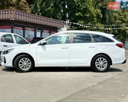 Белый Хендай i30, объемом двигателя 1.58 л и пробегом 208 тыс. км за 10700 $, фото 1 на Automoto.ua