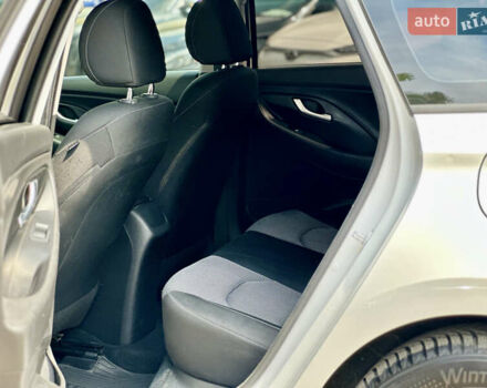 Хендай i30 2017 в Киеве на Automoto.ua Белый Хендай i30, объемом двигателя 1.58 л и пробегом 208 тыс. км за 10200 $, фото 14 на Automoto.ua