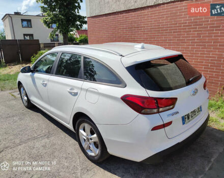 Белый Хендай i30, объемом двигателя 1.6 л и пробегом 200 тыс. км за 12128 $, фото 4 на Automoto.ua