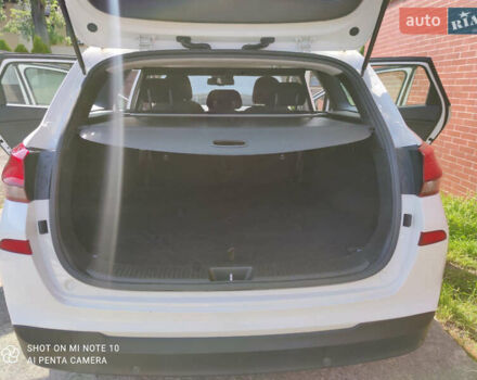 Белый Хендай i30, объемом двигателя 1.6 л и пробегом 200 тыс. км за 12128 $, фото 10 на Automoto.ua