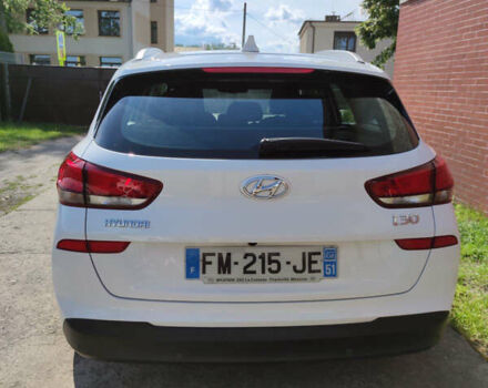 Белый Хендай i30, объемом двигателя 1.6 л и пробегом 200 тыс. км за 12128 $, фото 3 на Automoto.ua