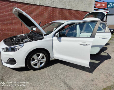 Белый Хендай i30, объемом двигателя 1.6 л и пробегом 200 тыс. км за 12128 $, фото 7 на Automoto.ua