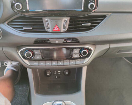 Белый Хендай i30, объемом двигателя 1.6 л и пробегом 200 тыс. км за 12128 $, фото 12 на Automoto.ua