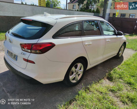 Белый Хендай i30, объемом двигателя 1.6 л и пробегом 200 тыс. км за 12128 $, фото 2 на Automoto.ua