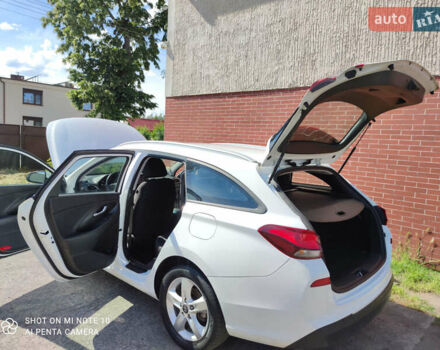 Белый Хендай i30, объемом двигателя 1.6 л и пробегом 200 тыс. км за 12128 $, фото 5 на Automoto.ua