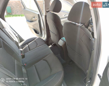 Белый Хендай i30, объемом двигателя 1.6 л и пробегом 200 тыс. км за 12128 $, фото 18 на Automoto.ua