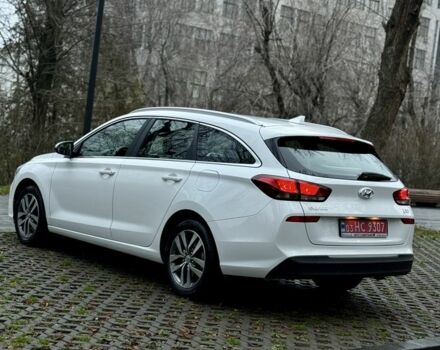 Белый Хендай i30, объемом двигателя 1.4 л и пробегом 53 тыс. км за 16000 $, фото 5 на Automoto.ua