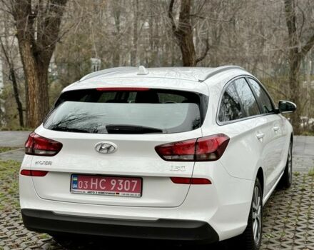 Белый Хендай i30, объемом двигателя 1.4 л и пробегом 53 тыс. км за 16000 $, фото 3 на Automoto.ua