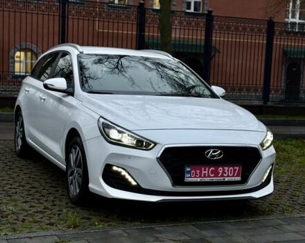 Белый Хендай i30, объемом двигателя 1.4 л и пробегом 53 тыс. км за 16000 $, фото 4 на Automoto.ua