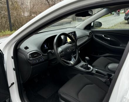 Белый Хендай i30, объемом двигателя 1.4 л и пробегом 53 тыс. км за 16000 $, фото 6 на Automoto.ua