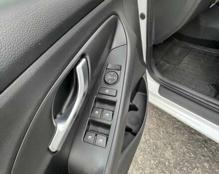 Белый Хендай i30, объемом двигателя 1.5 л и пробегом 78 тыс. км за 14500 $, фото 18 на Automoto.ua