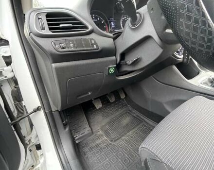 Белый Хендай i30, объемом двигателя 1.5 л и пробегом 78 тыс. км за 14500 $, фото 19 на Automoto.ua