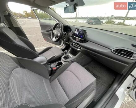 Белый Хендай i30, объемом двигателя 1.5 л и пробегом 78 тыс. км за 14500 $, фото 15 на Automoto.ua