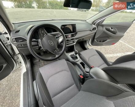 Белый Хендай i30, объемом двигателя 1.5 л и пробегом 78 тыс. км за 14500 $, фото 12 на Automoto.ua