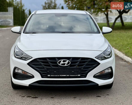 Белый Хендай i30, объемом двигателя 1.5 л и пробегом 129 тыс. км за 12350 $, фото 2 на Automoto.ua