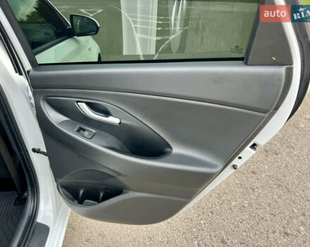 Белый Хендай i30, объемом двигателя 1.5 л и пробегом 129 тыс. км за 11999 $, фото 41 на Automoto.ua