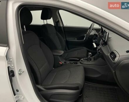 Білий Хендай i30, об'ємом двигуна 1.5 л та пробігом 61 тис. км за 17384 $, фото 13 на Automoto.ua