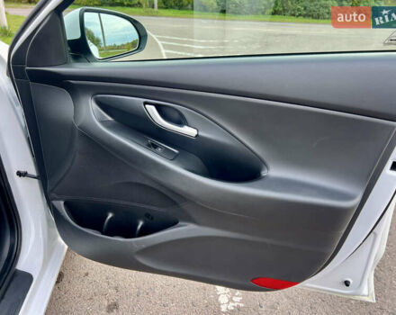 Белый Хендай i30, объемом двигателя 1.5 л и пробегом 129 тыс. км за 11999 $, фото 43 на Automoto.ua