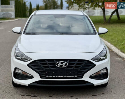Белый Хендай i30, объемом двигателя 1.5 л и пробегом 129 тыс. км за 11999 $, фото 3 на Automoto.ua