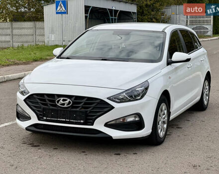 Белый Хендай i30, объемом двигателя 1.5 л и пробегом 129 тыс. км за 11999 $, фото 5 на Automoto.ua