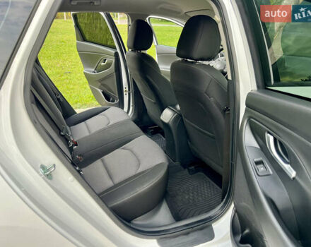 Белый Хендай i30, объемом двигателя 1.5 л и пробегом 129 тыс. км за 12350 $, фото 40 на Automoto.ua