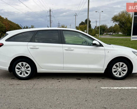 Белый Хендай i30, объемом двигателя 1.5 л и пробегом 129 тыс. км за 11999 $, фото 8 на Automoto.ua