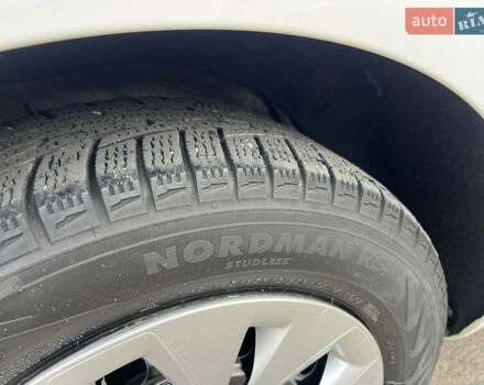 Белый Хендай i30, объемом двигателя 1.5 л и пробегом 129 тыс. км за 12350 $, фото 10 на Automoto.ua