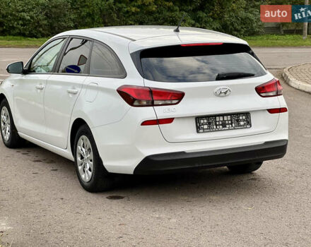 Белый Хендай i30, объемом двигателя 1.5 л и пробегом 129 тыс. км за 12350 $, фото 15 на Automoto.ua