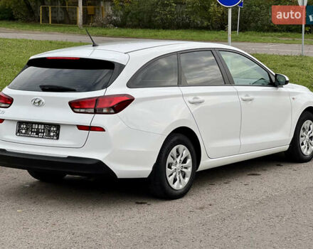 Белый Хендай i30, объемом двигателя 1.5 л и пробегом 129 тыс. км за 12350 $, фото 11 на Automoto.ua