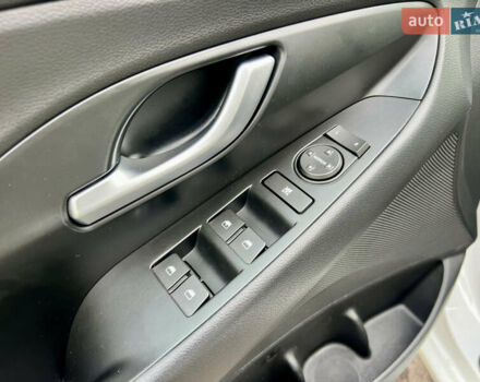 Белый Хендай i30, объемом двигателя 1.5 л и пробегом 129 тыс. км за 11999 $, фото 21 на Automoto.ua