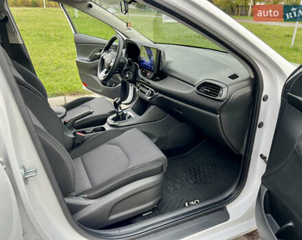 Белый Хендай i30, объемом двигателя 1.5 л и пробегом 129 тыс. км за 11999 $, фото 42 на Automoto.ua