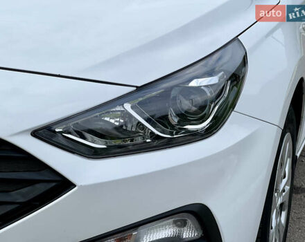 Белый Хендай i30, объемом двигателя 1.5 л и пробегом 129 тыс. км за 12350 $, фото 6 на Automoto.ua