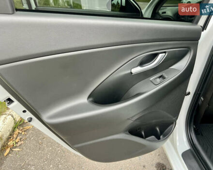Белый Хендай i30, объемом двигателя 1.5 л и пробегом 129 тыс. км за 12350 $, фото 39 на Automoto.ua