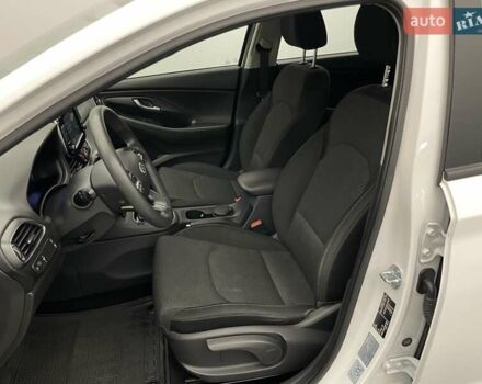 Білий Хендай i30, об'ємом двигуна 1.5 л та пробігом 61 тис. км за 17384 $, фото 3 на Automoto.ua
