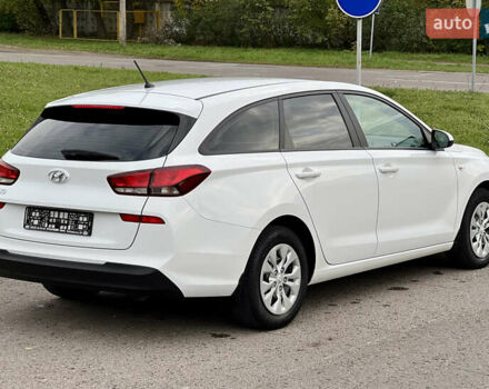 Белый Хендай i30, объемом двигателя 1.5 л и пробегом 129 тыс. км за 11999 $, фото 12 на Automoto.ua