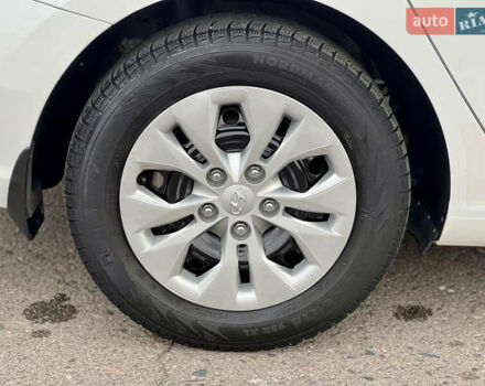 Белый Хендай i30, объемом двигателя 1.5 л и пробегом 129 тыс. км за 12350 $, фото 9 на Automoto.ua